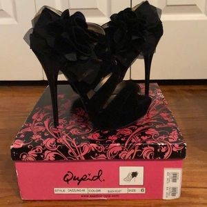 Qupid black velvet heels size 6